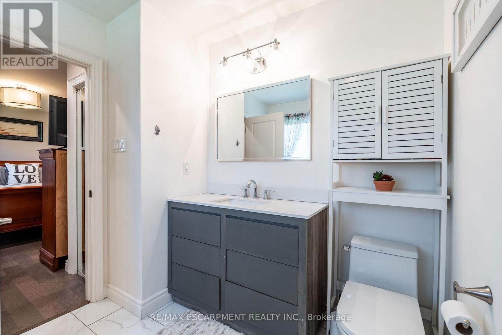 258 OAKHILL DRIVE Image 20