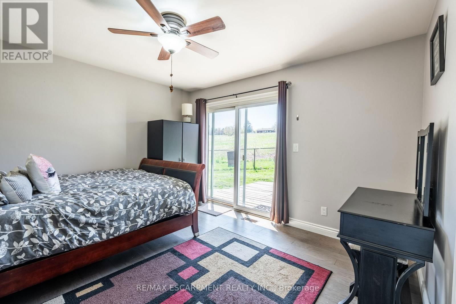 258 OAKHILL DRIVE Image 22