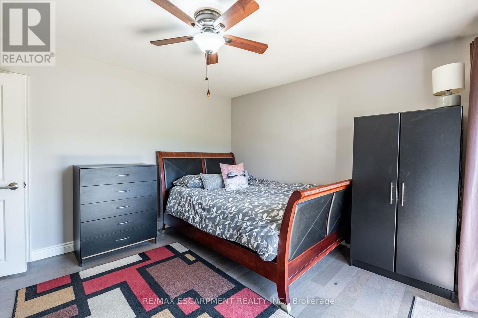 258 OAKHILL DRIVE Image 23