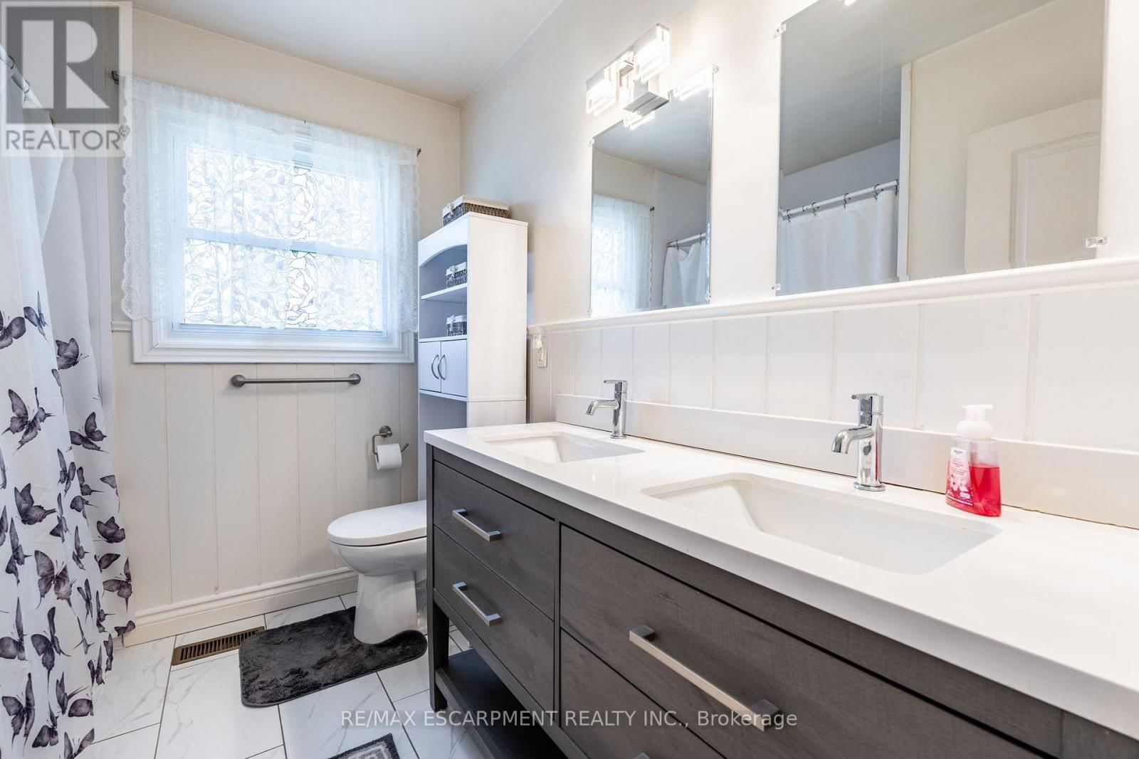 258 OAKHILL DRIVE Image 24