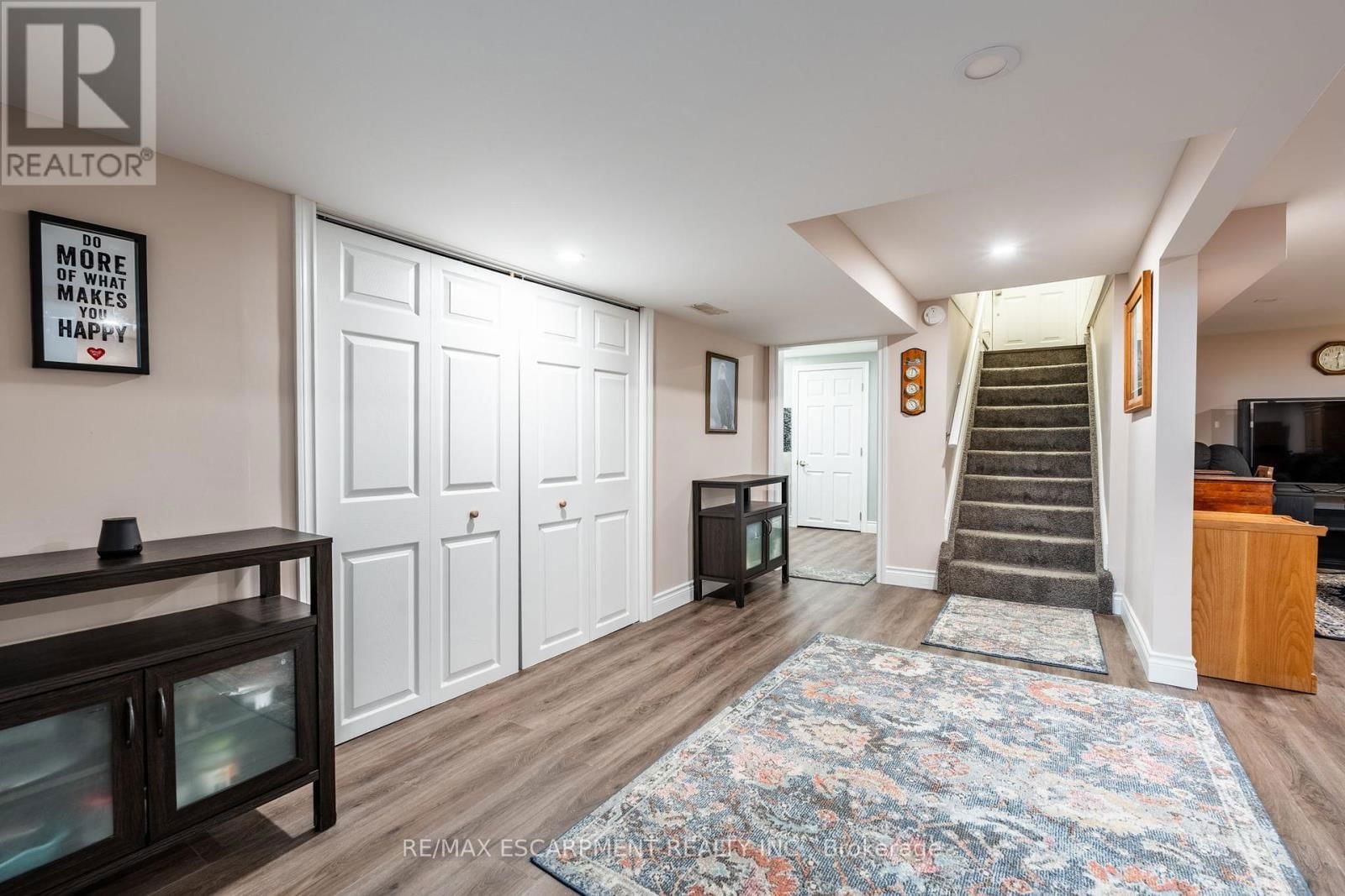 258 OAKHILL DRIVE Image 27
