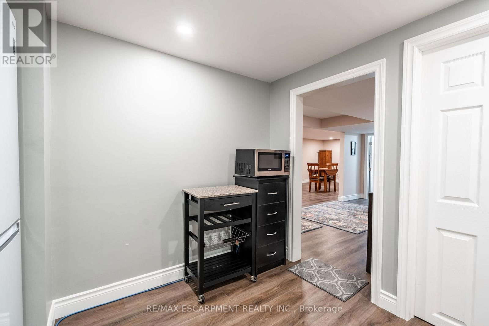 258 OAKHILL DRIVE Image 30
