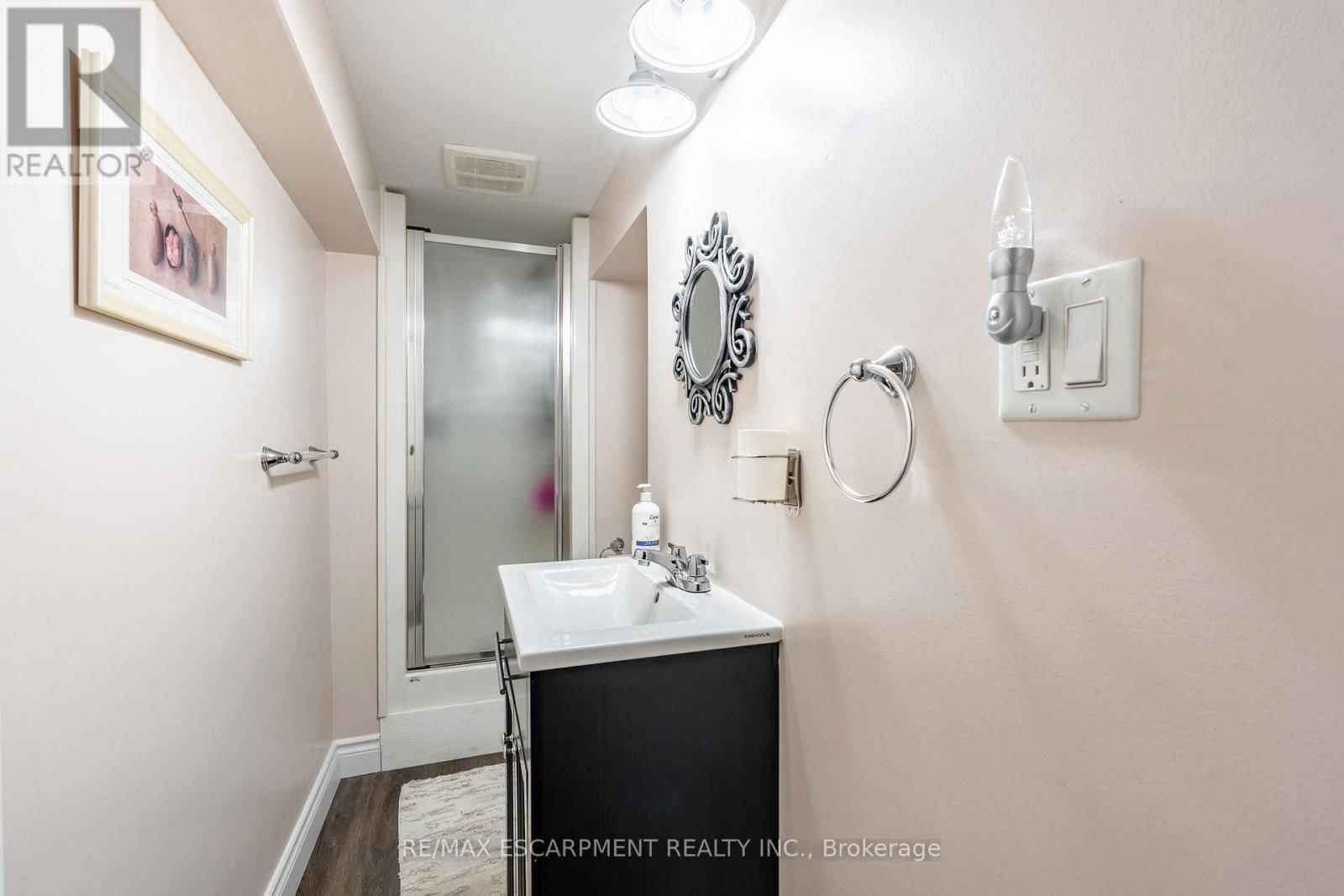 258 OAKHILL DRIVE Image 31