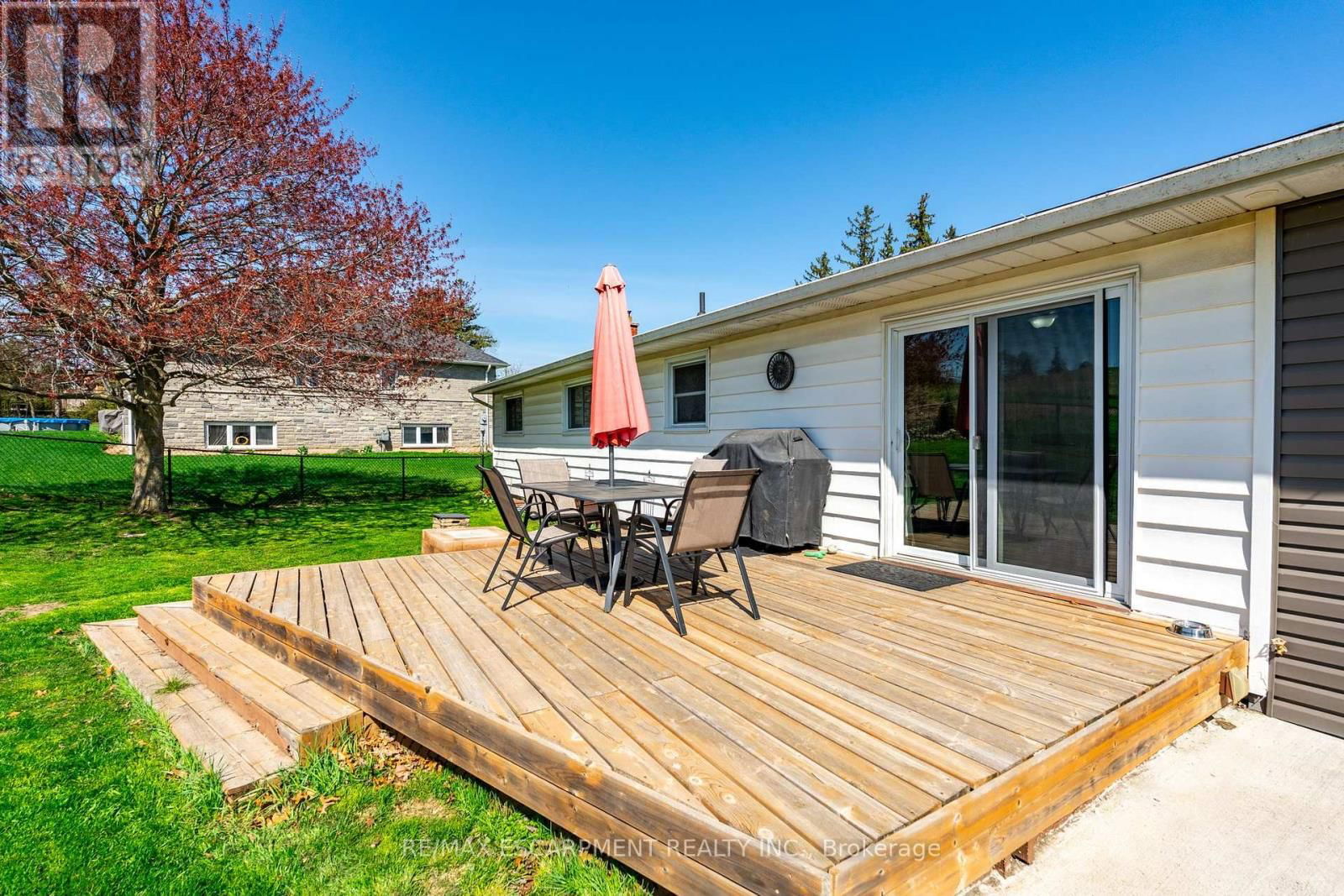 258 OAKHILL DRIVE Image 40
