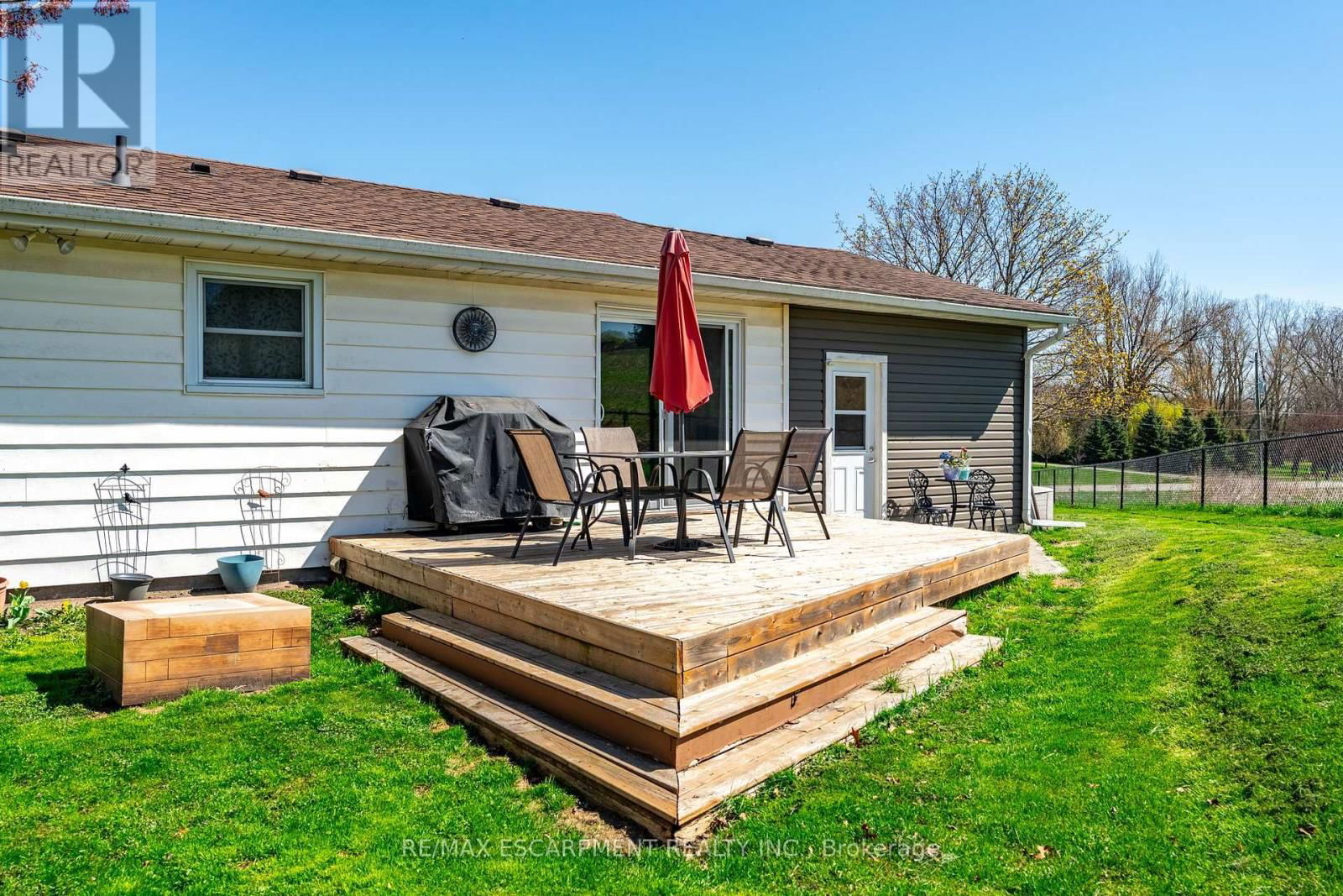 258 OAKHILL DRIVE Image 41