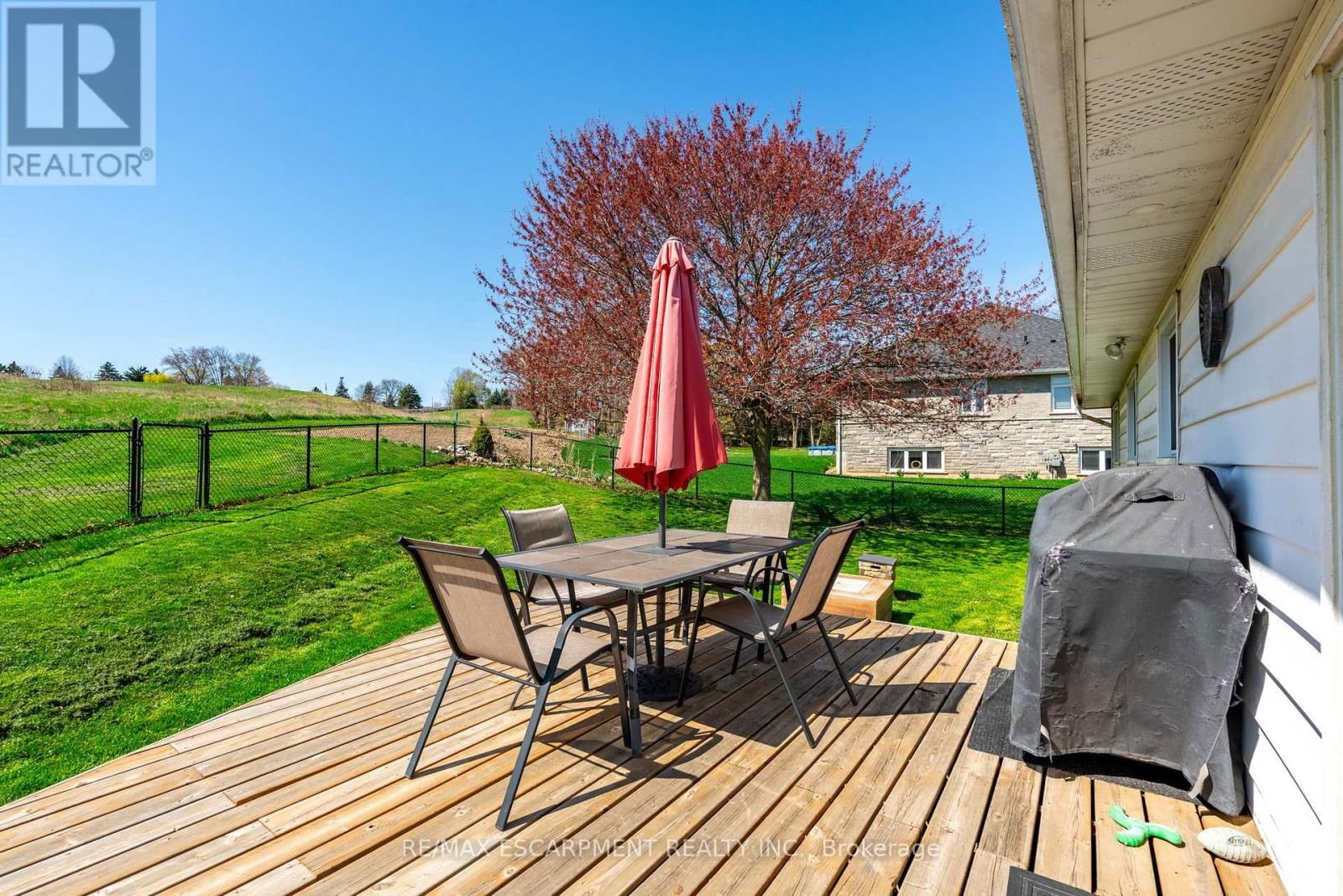 258 OAKHILL DRIVE Image 42