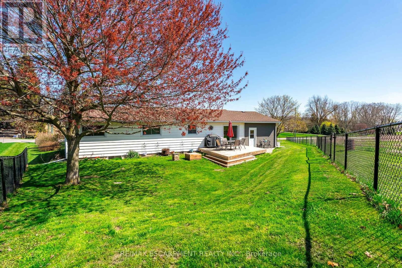 258 OAKHILL DRIVE Image 44