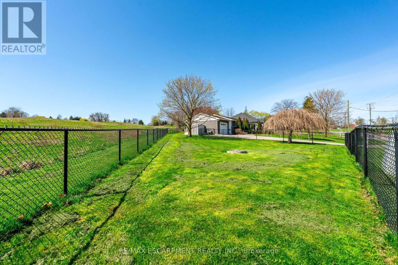 258 OAKHILL DRIVE Image 46