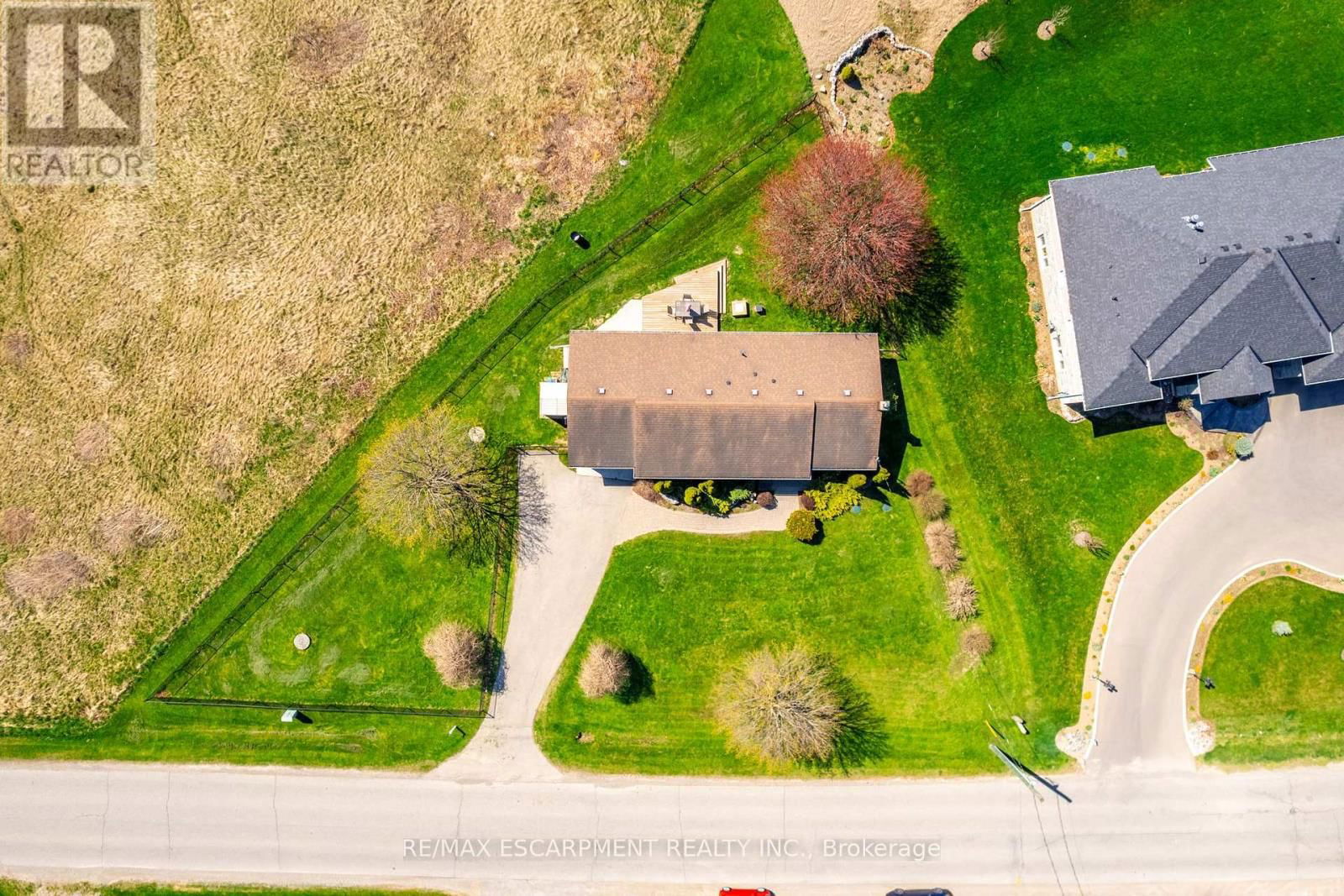 258 OAKHILL DRIVE Image 48