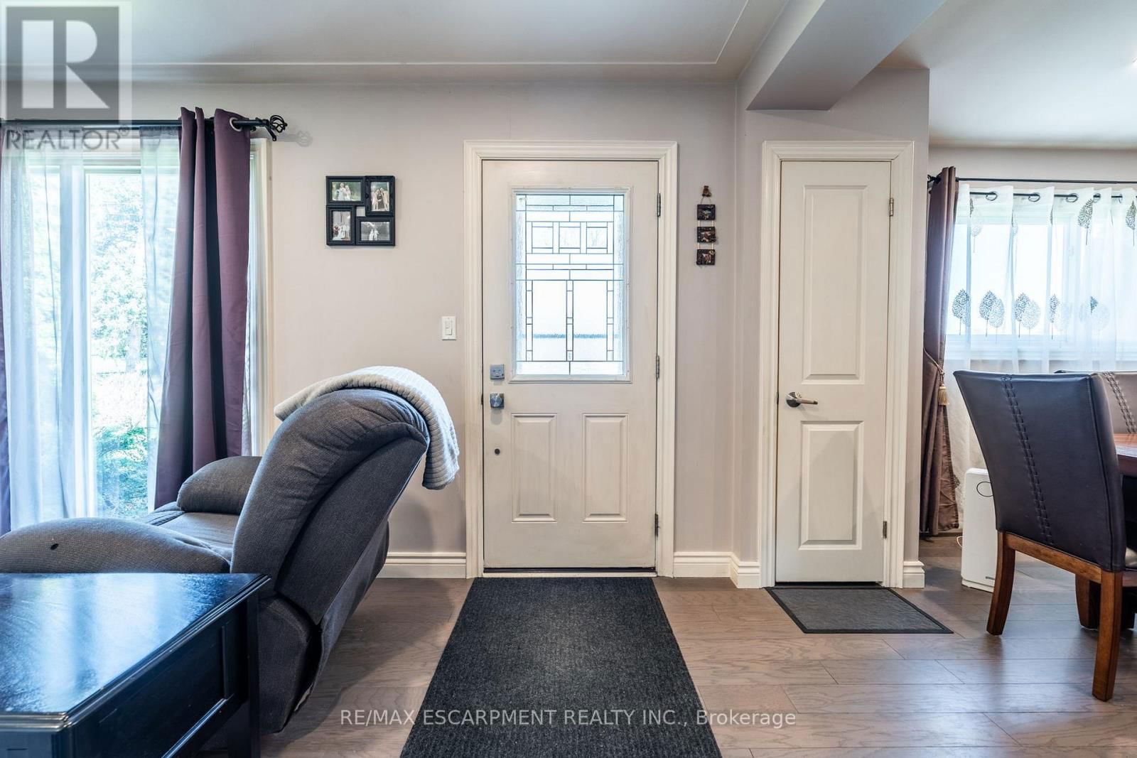 258 OAKHILL DRIVE Image 5