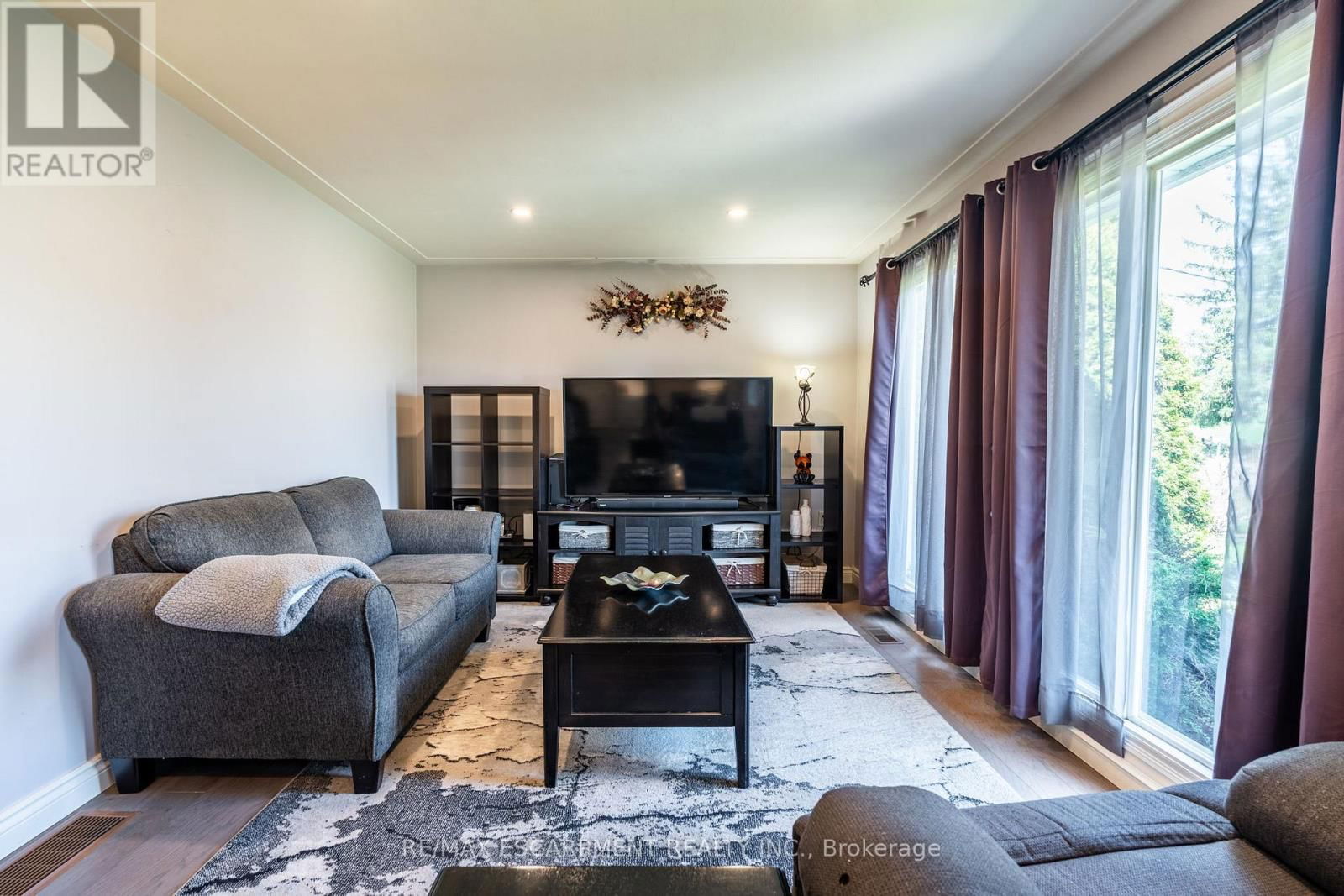 258 OAKHILL DRIVE Image 6