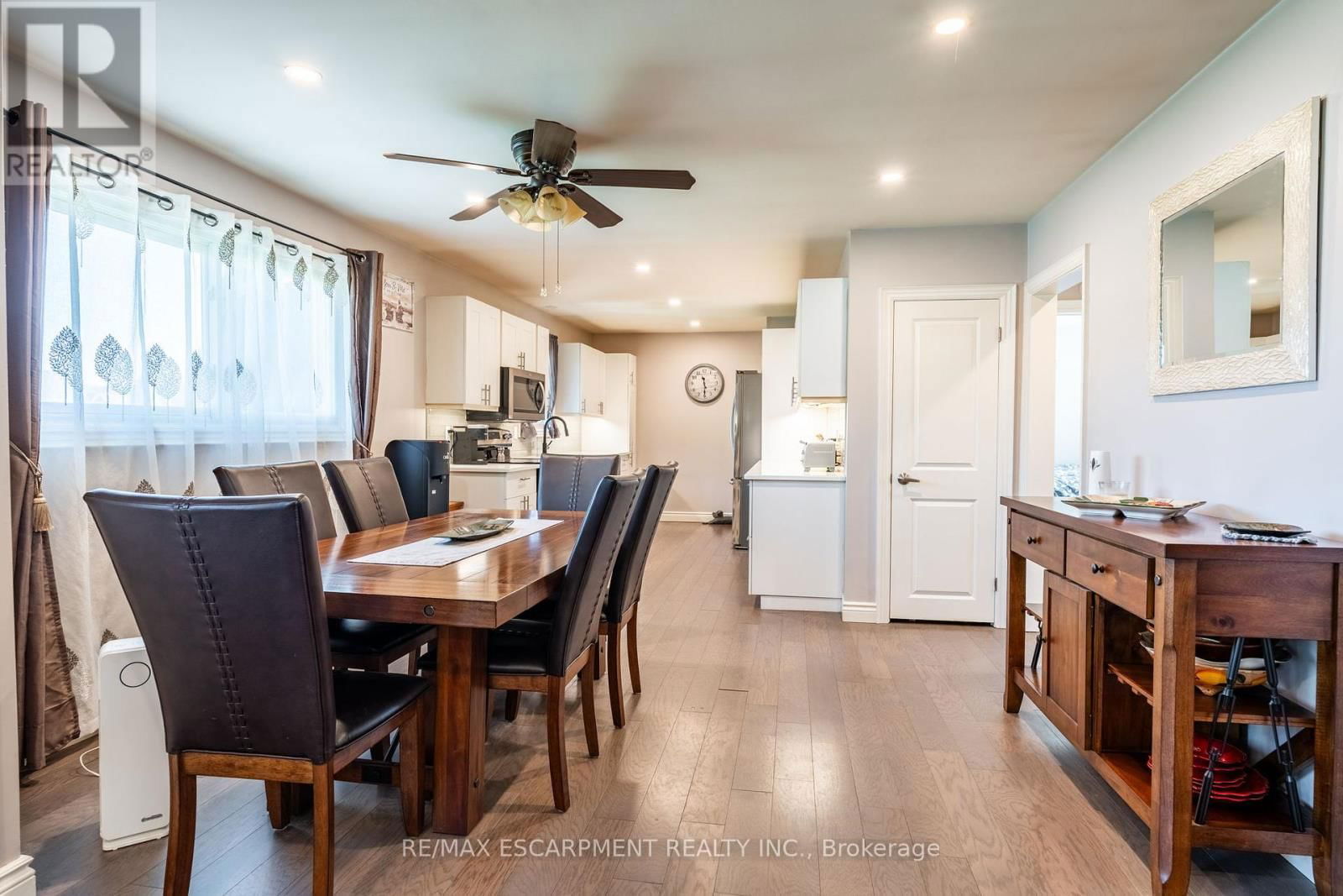 258 OAKHILL DRIVE Image 9