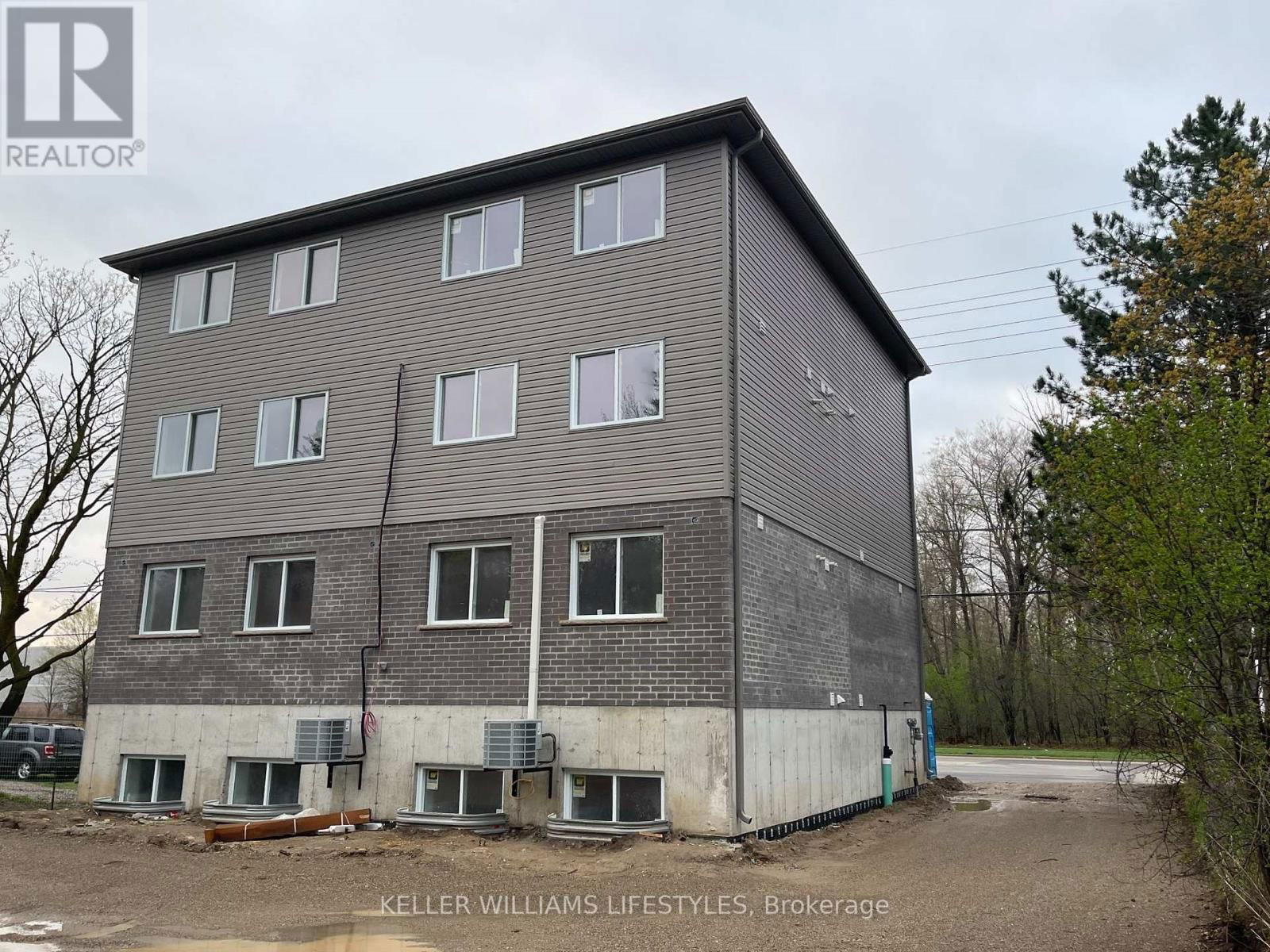 130 SOUTHDALE ROAD WEST Image 3