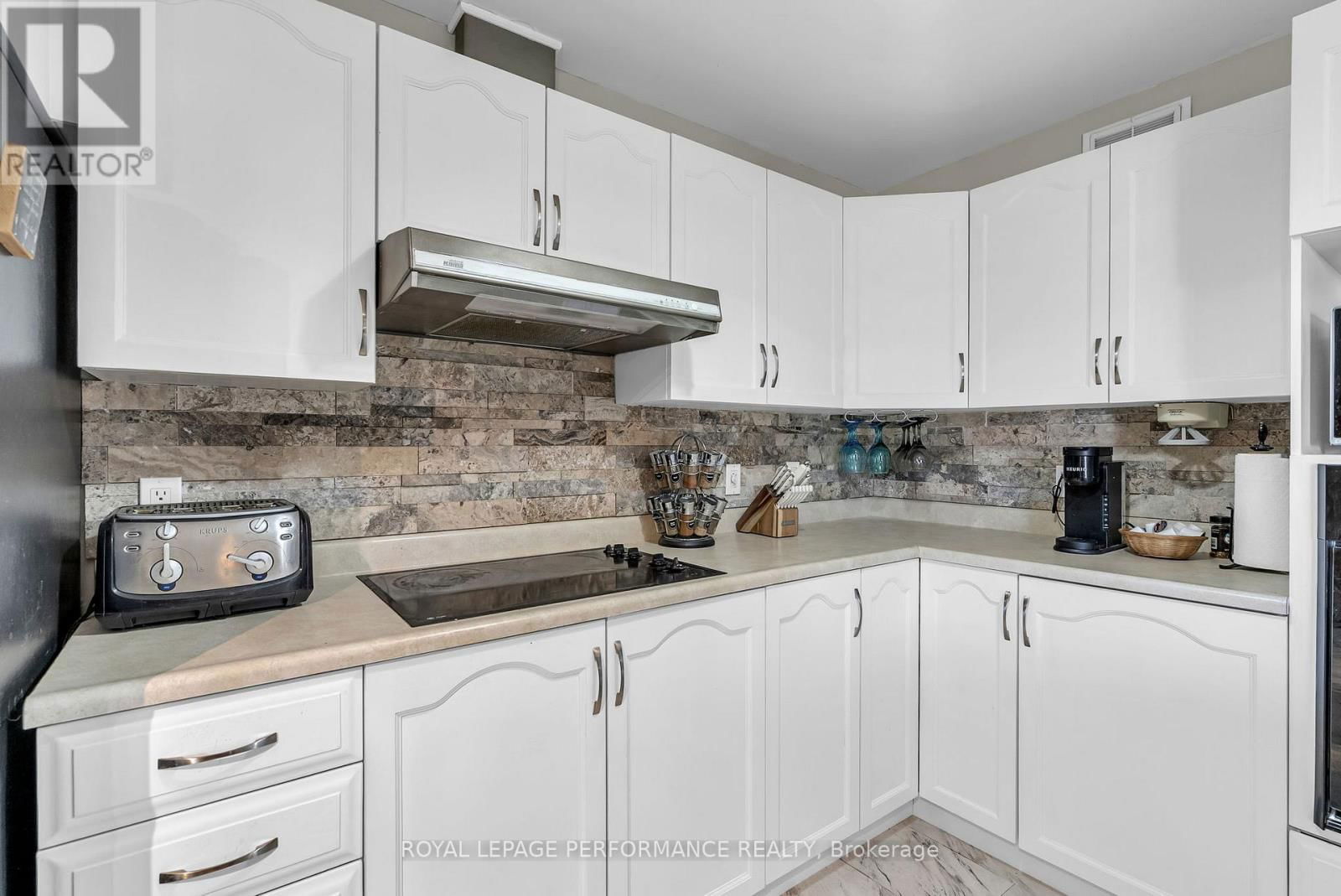 6232 DALTON COURT Image 12