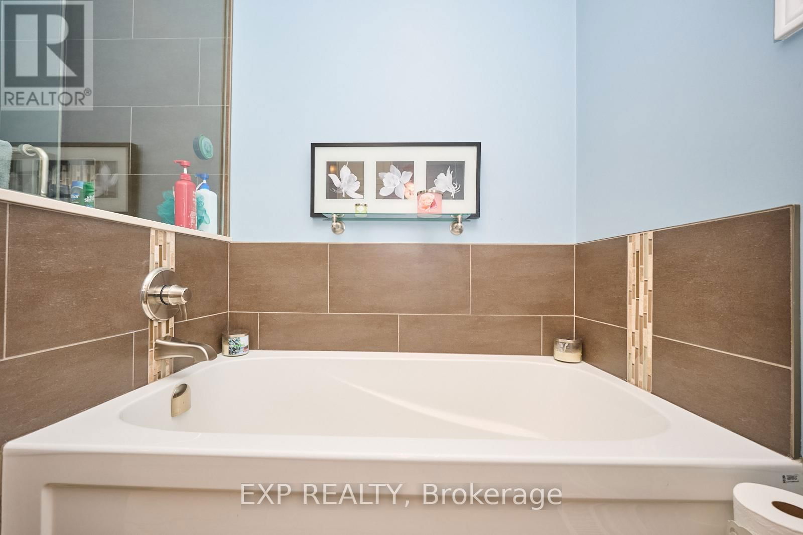 765 GRANDVIEW ROAD Image 17
