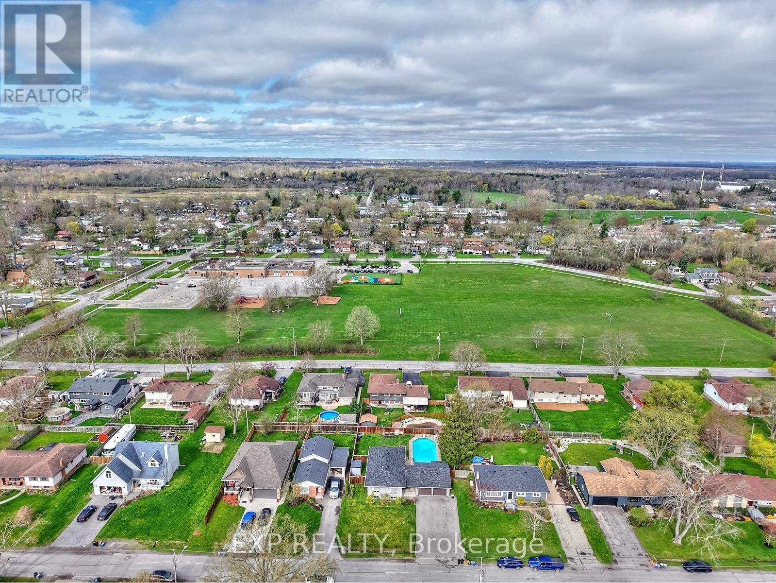 765 GRANDVIEW ROAD Image 44