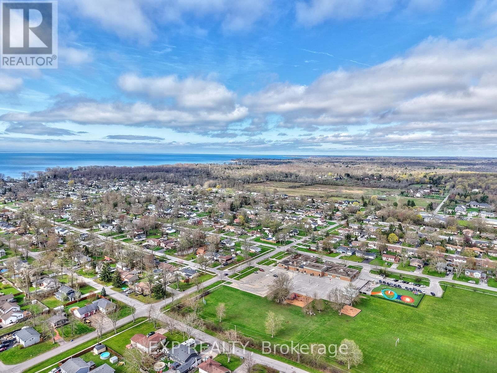 765 GRANDVIEW ROAD Image 45