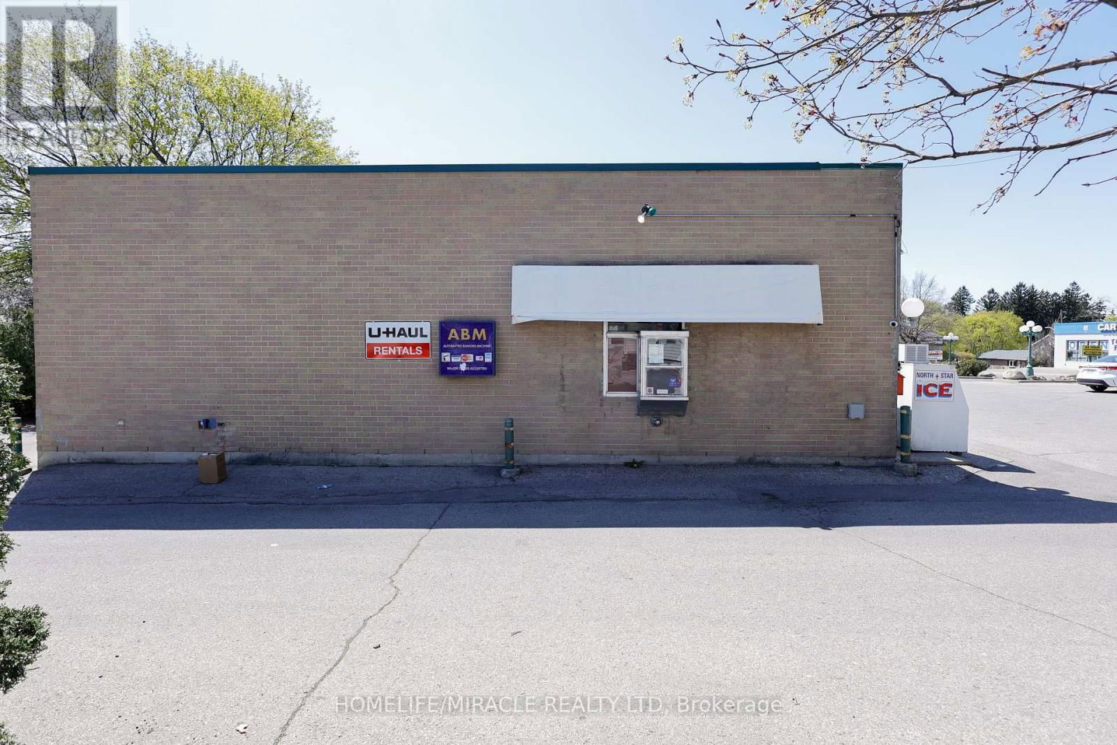 780 DUNDAS STREET Image 11