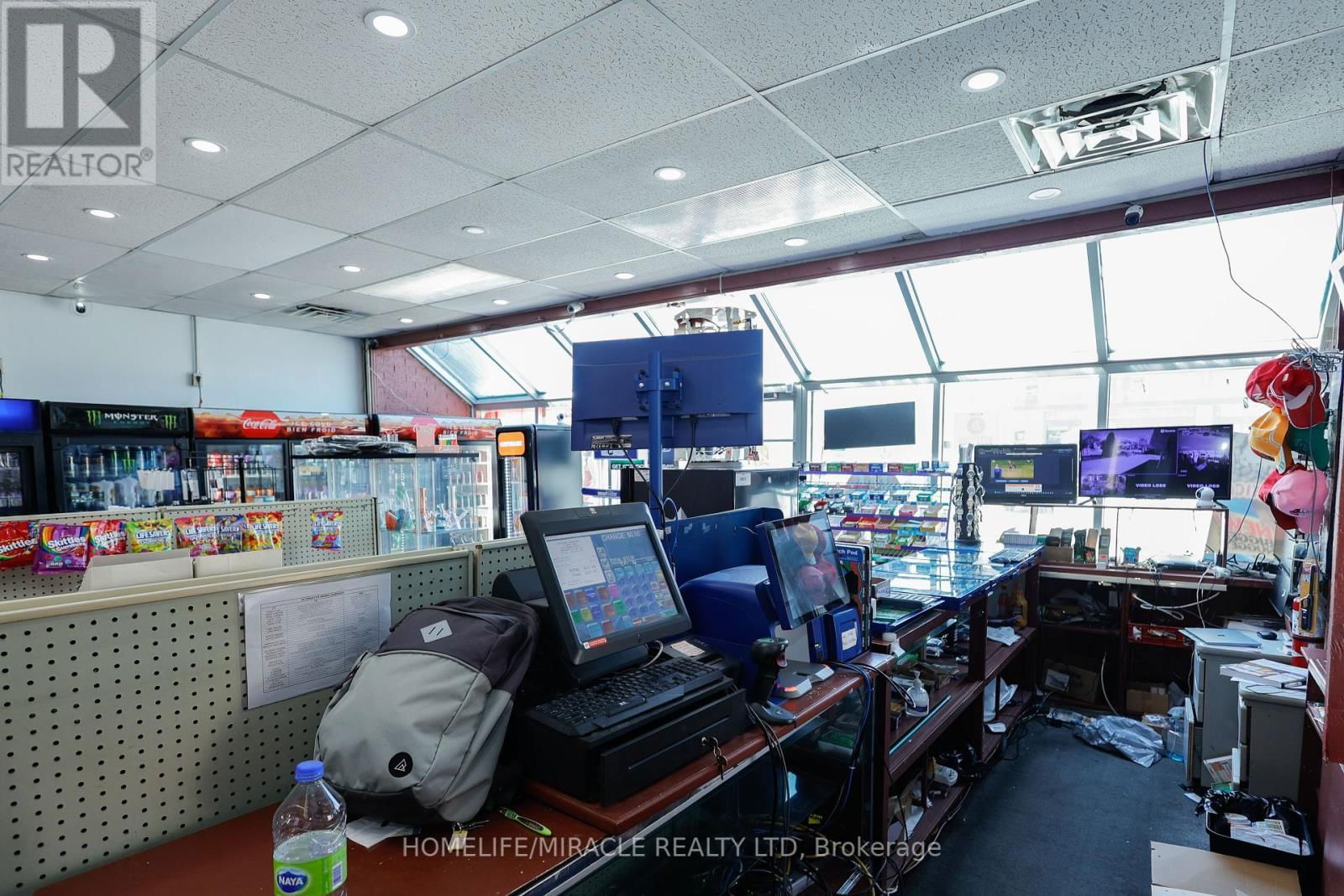 780 DUNDAS STREET Image 16
