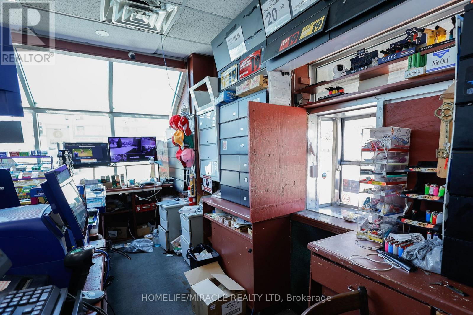 780 DUNDAS STREET Image 17