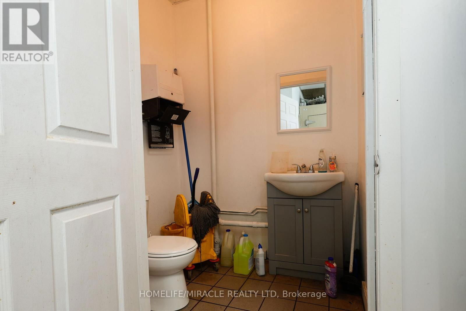 780 DUNDAS STREET Image 21