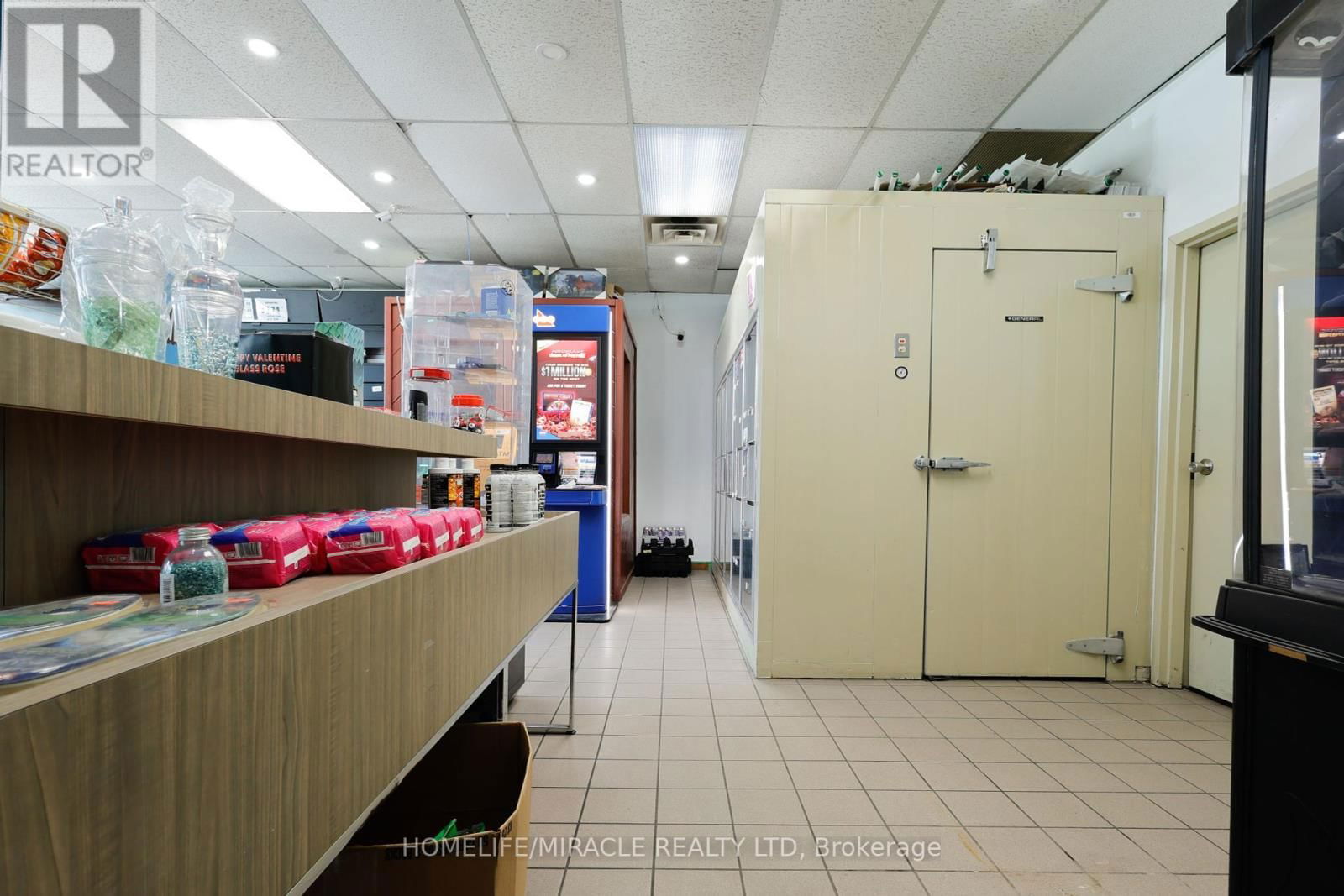 780 DUNDAS STREET Image 24