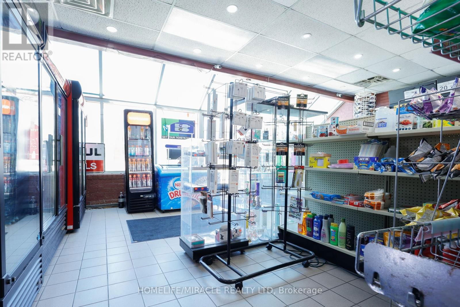 780 DUNDAS STREET Image 26