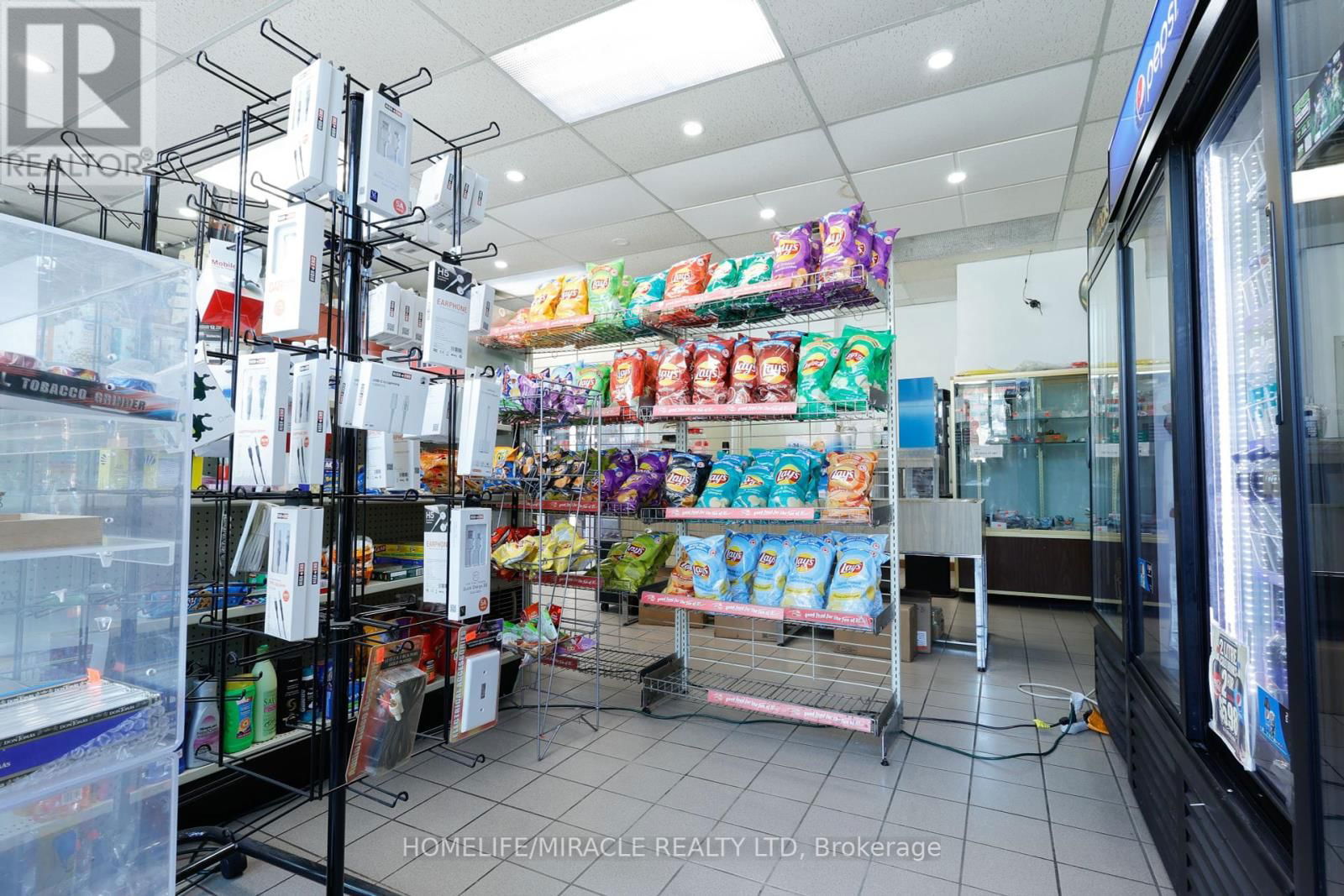 780 DUNDAS STREET Image 35