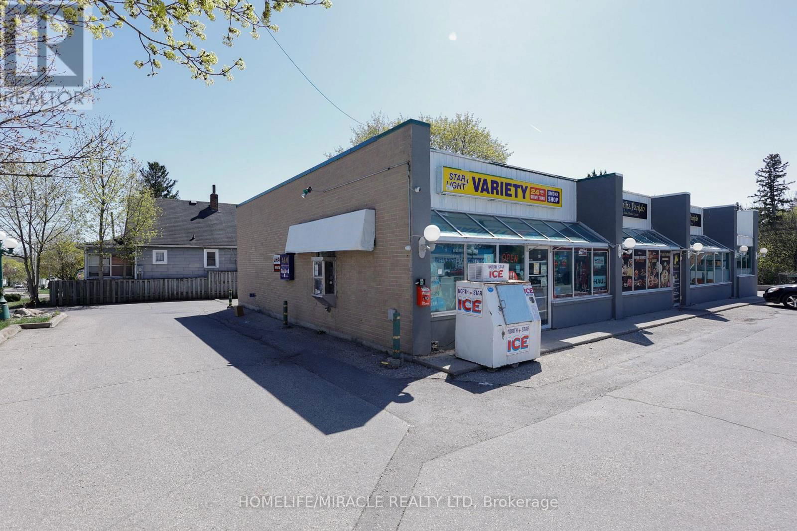 780 DUNDAS STREET Image 7