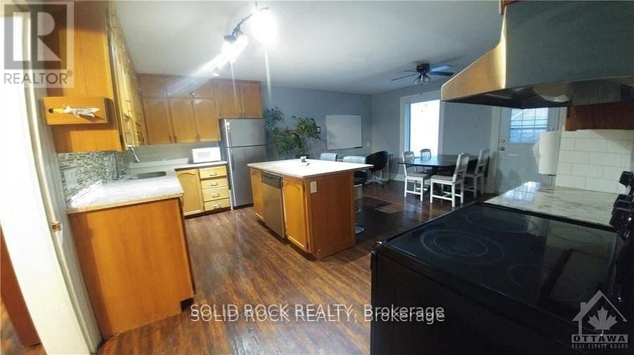 1368-1370 MEADOW DRIVE Image 11