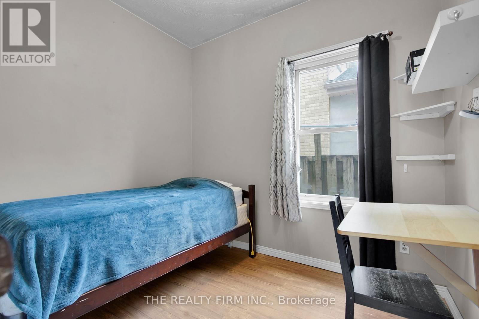 524 SIMCOE STREET Image 14
