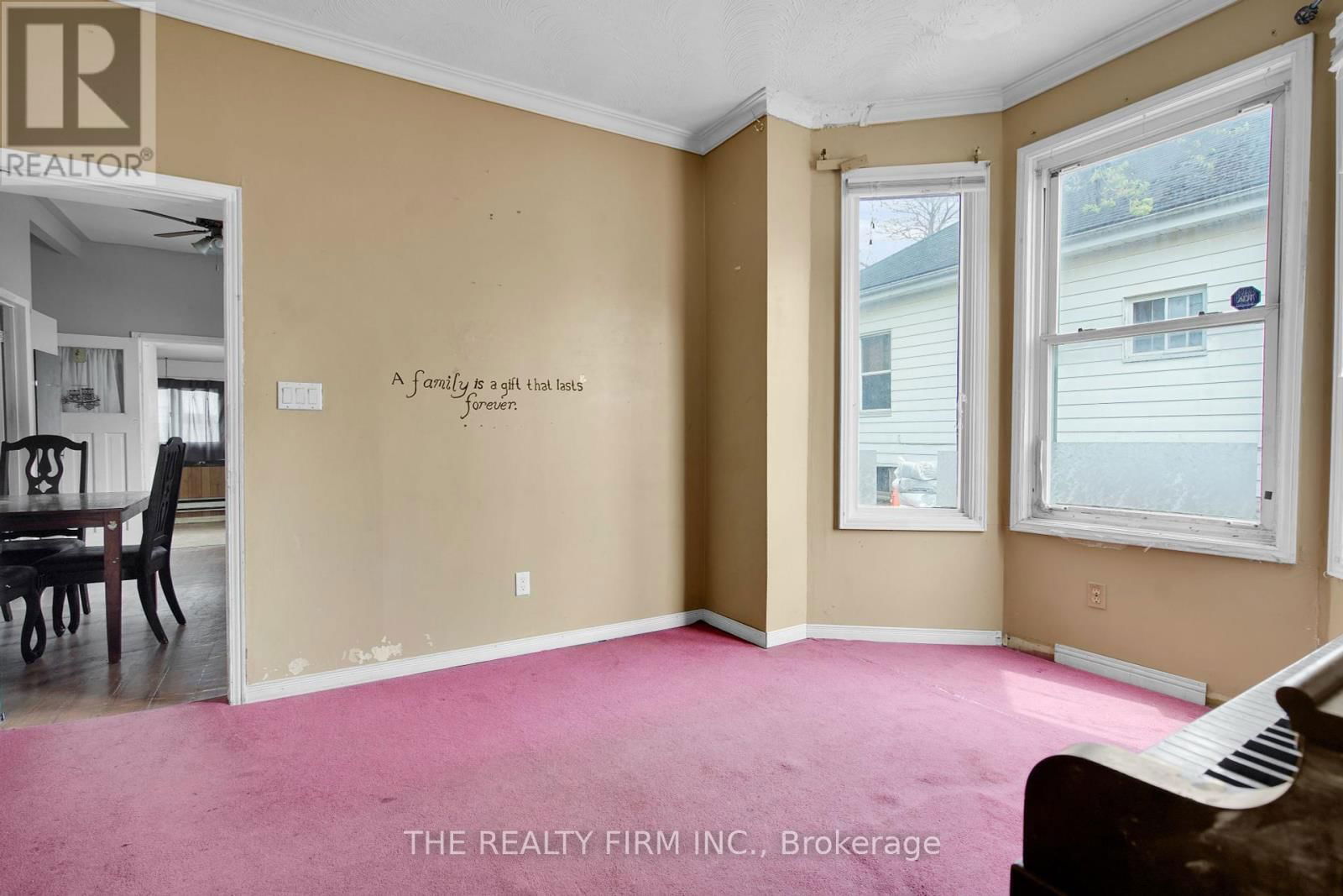 524 SIMCOE STREET Image 15