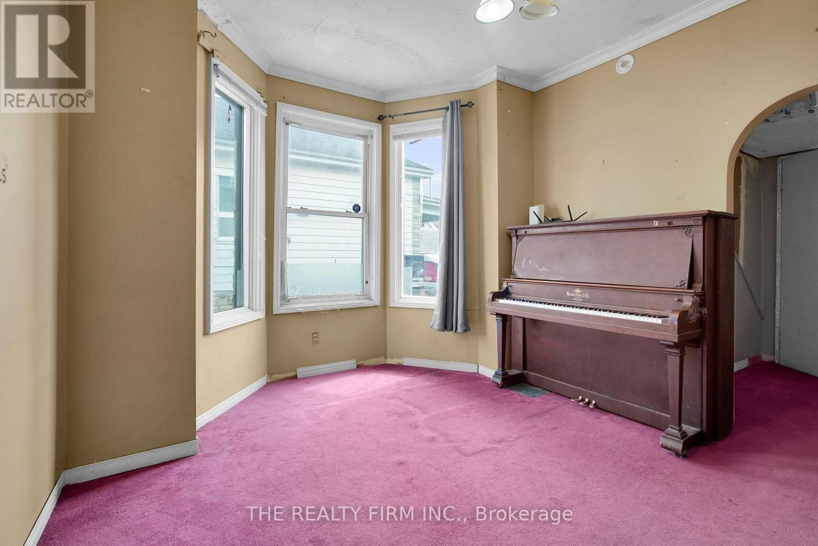 524 SIMCOE STREET Image 16