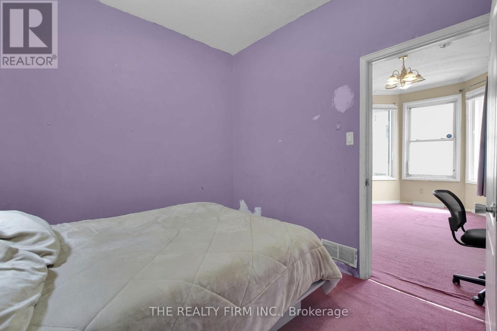524 SIMCOE STREET Image 17