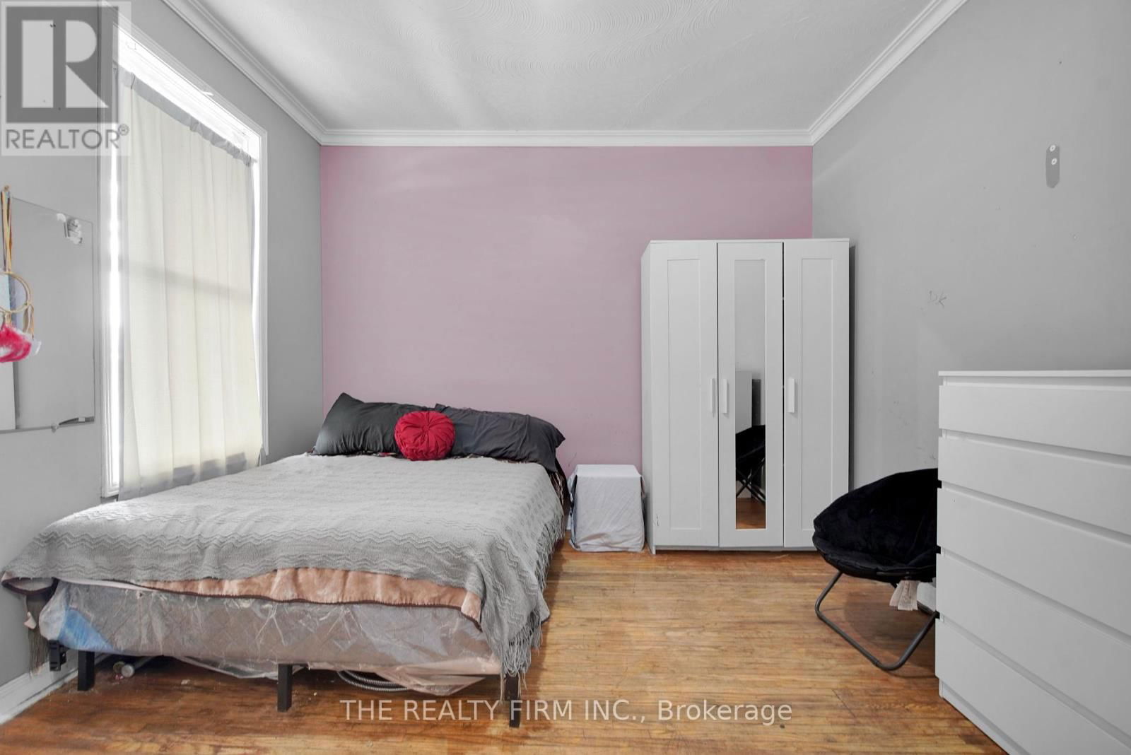 524 SIMCOE STREET Image 19