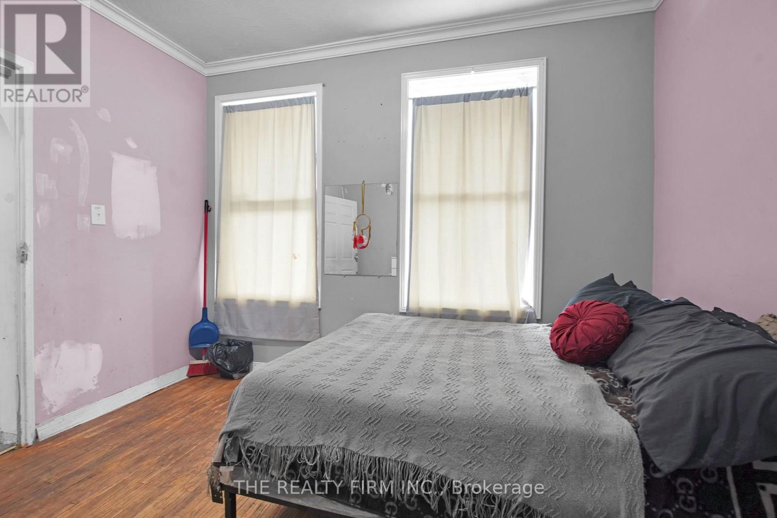 524 SIMCOE STREET Image 20