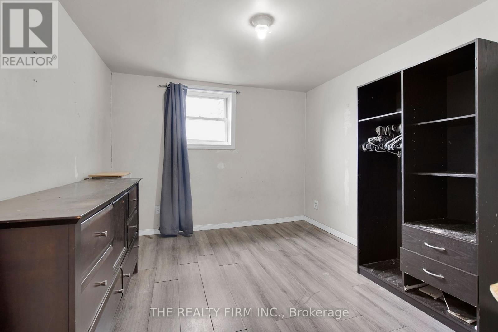 524 SIMCOE STREET Image 24