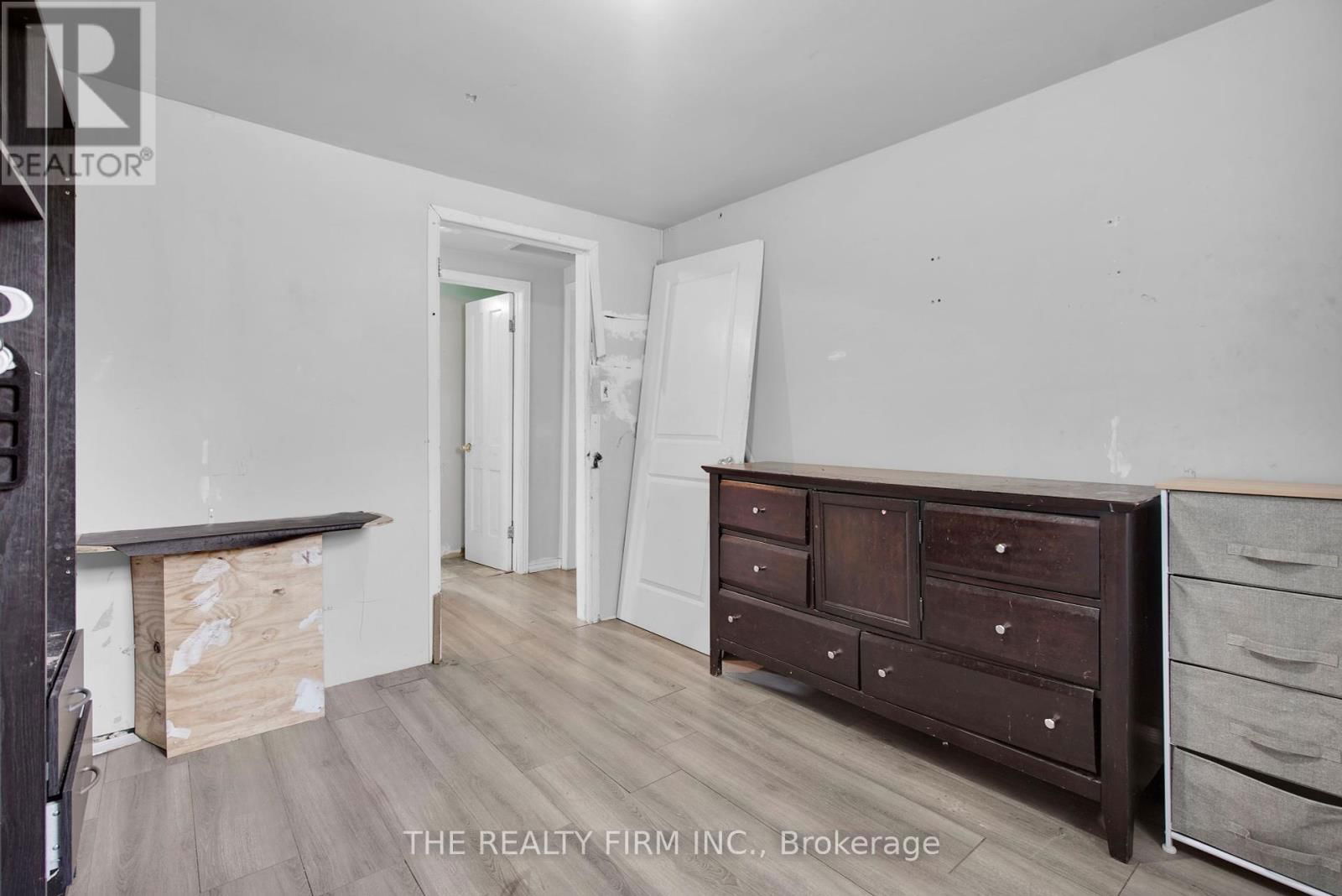 524 SIMCOE STREET Image 25