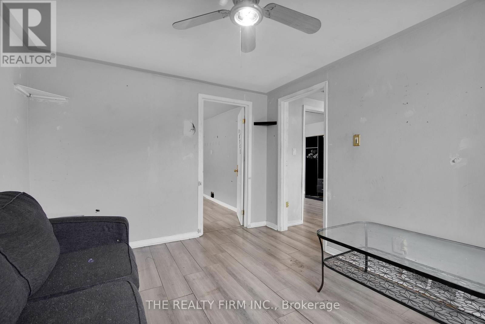 524 SIMCOE STREET Image 27