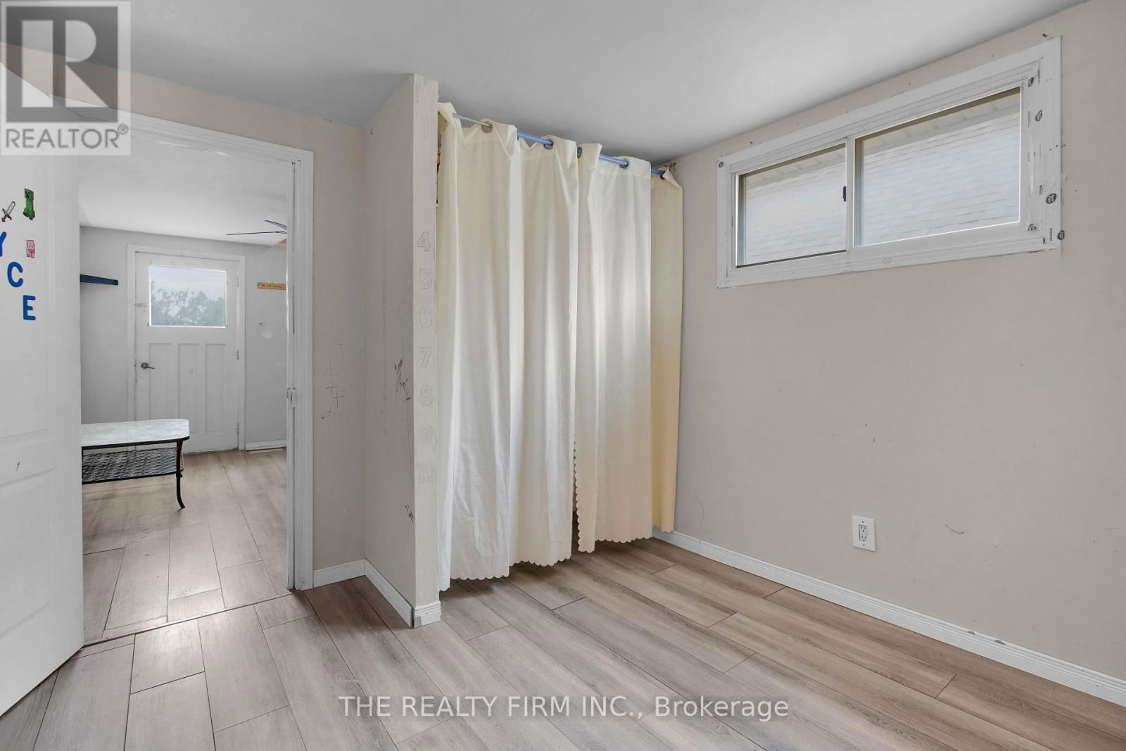 524 SIMCOE STREET Image 29