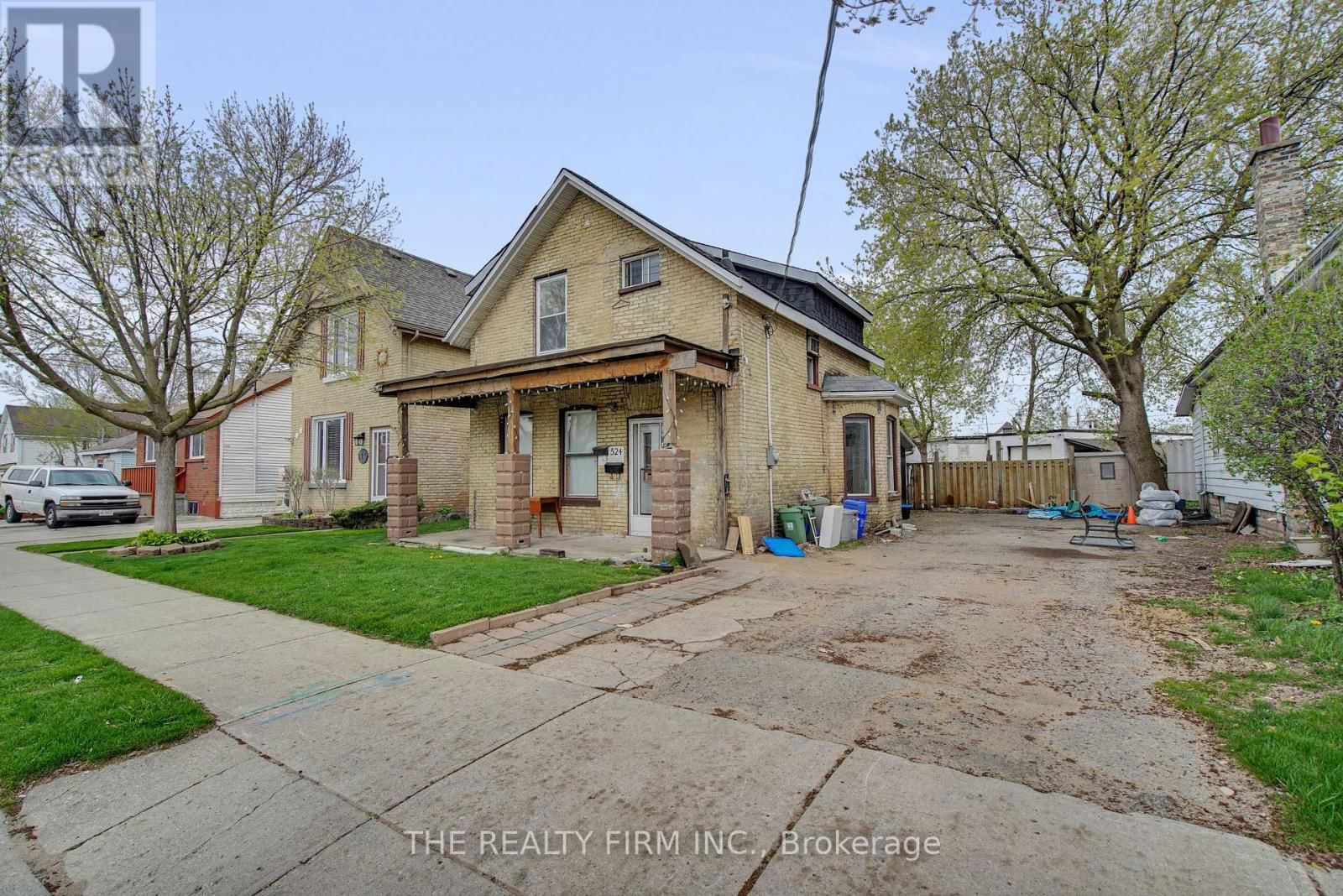 524 SIMCOE STREET Image 5