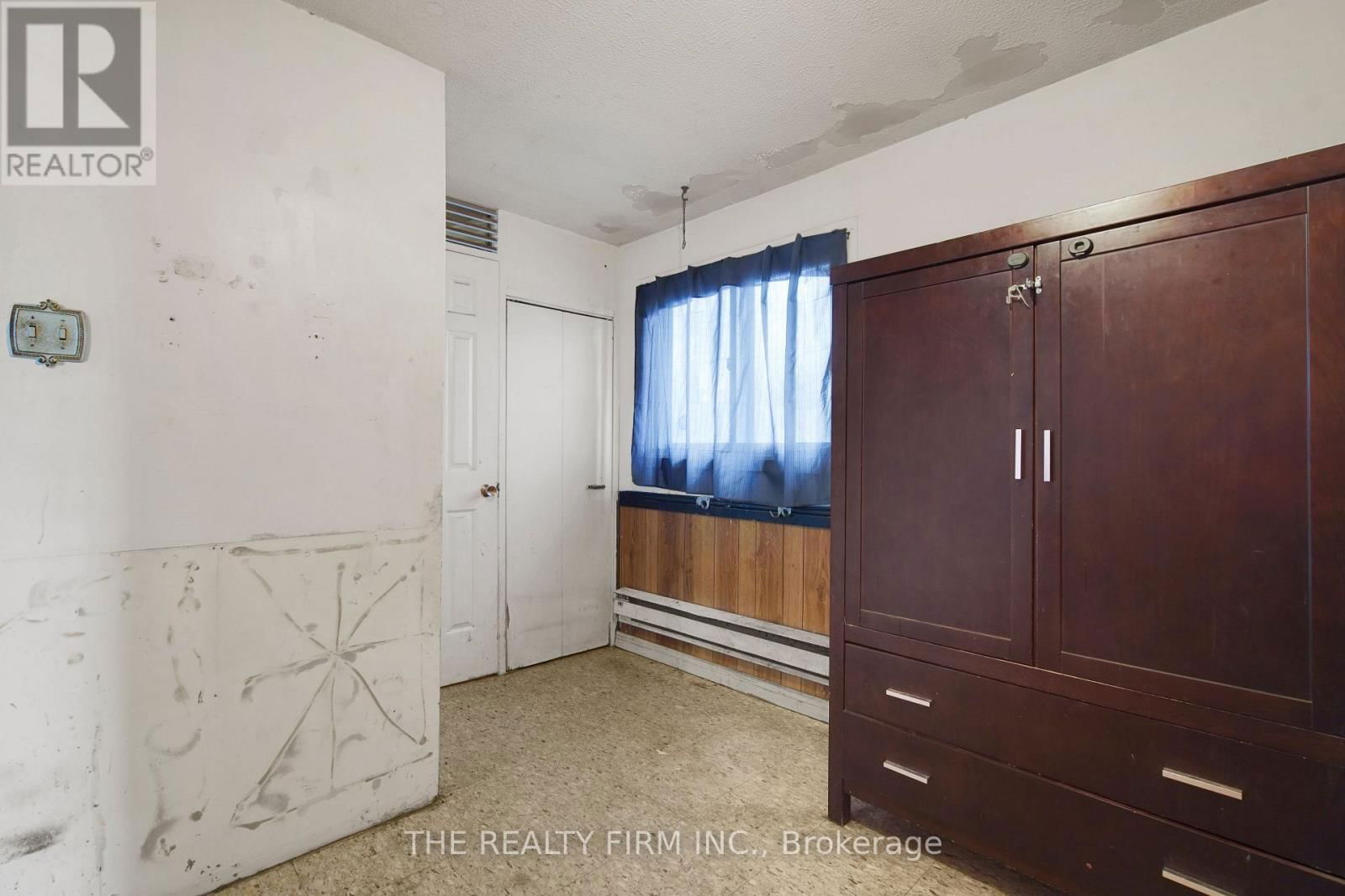 524 SIMCOE STREET Image 7
