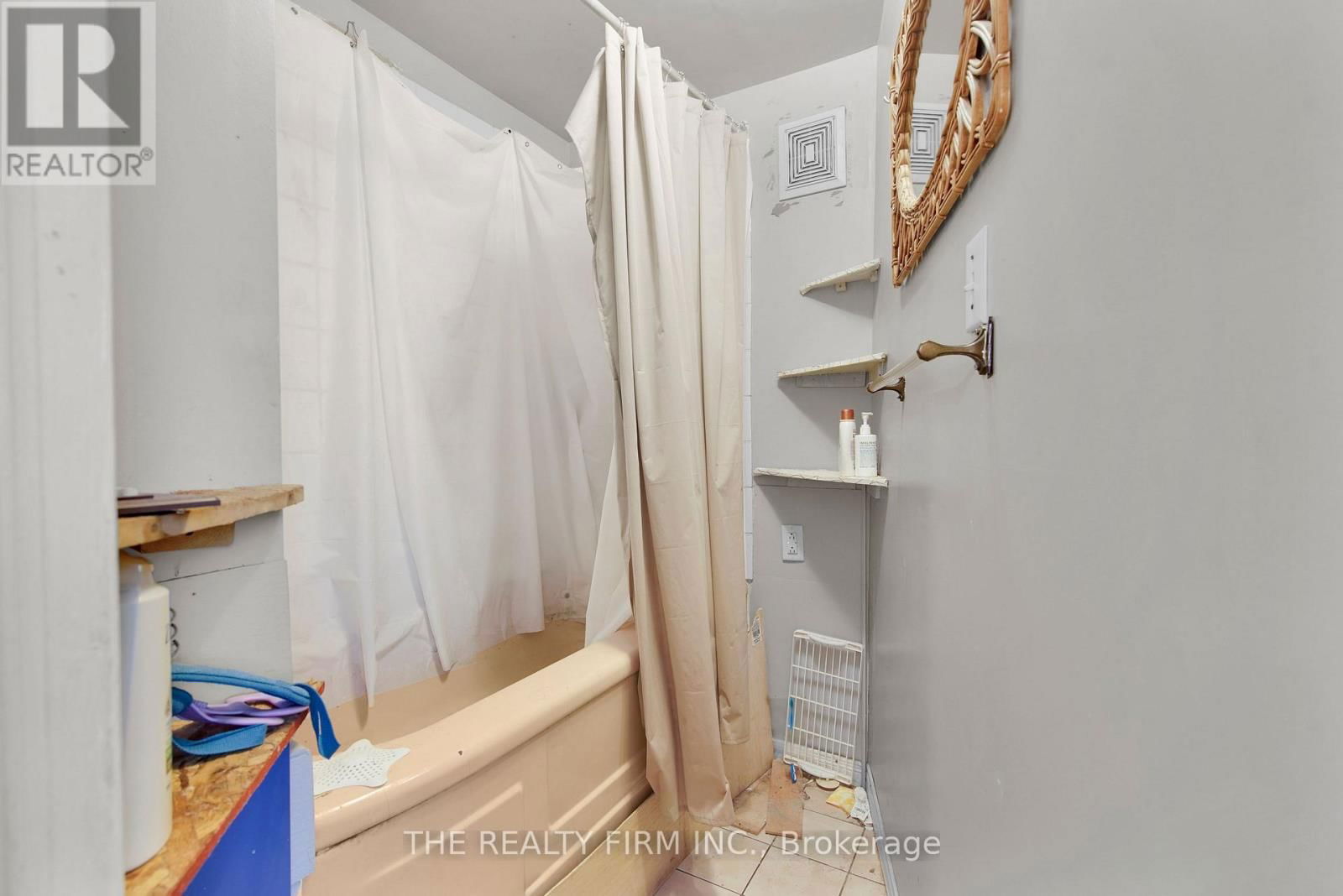 524 SIMCOE STREET Image 8