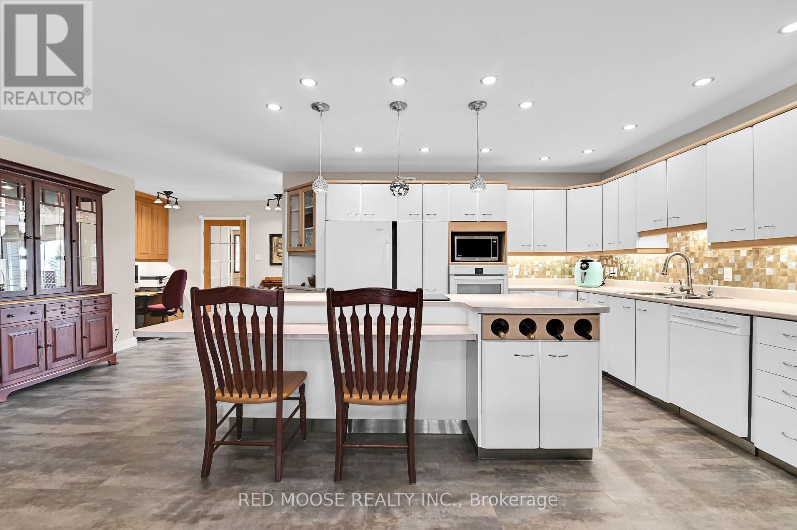 9859 RUSSELL ROAD Image 10