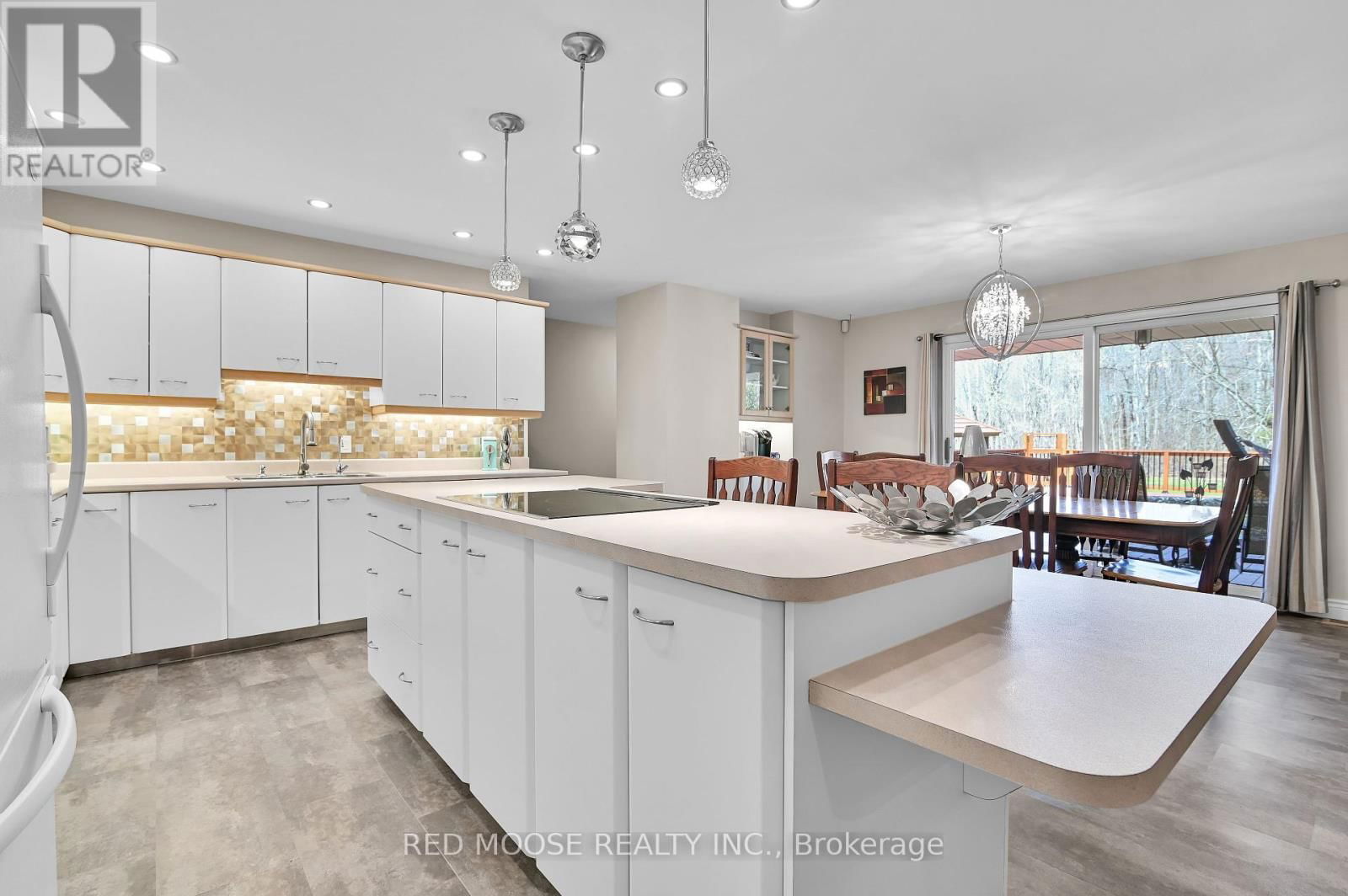 9859 RUSSELL ROAD Image 11