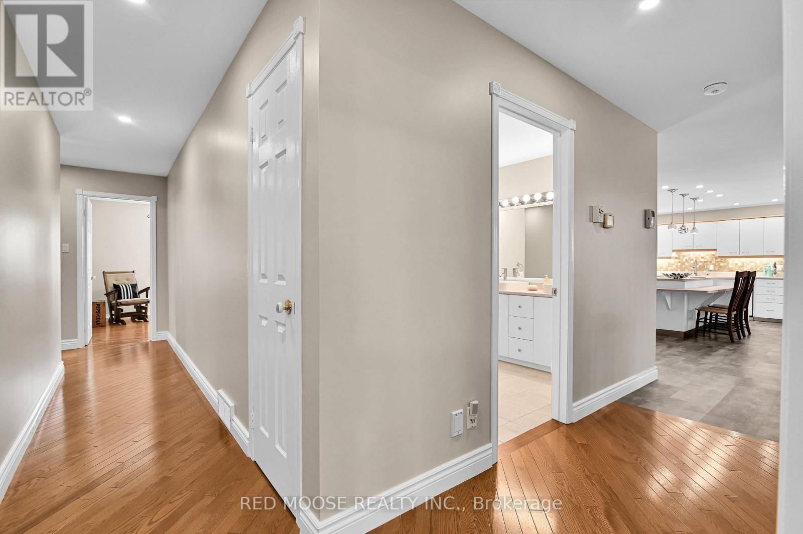 9859 RUSSELL ROAD Image 18