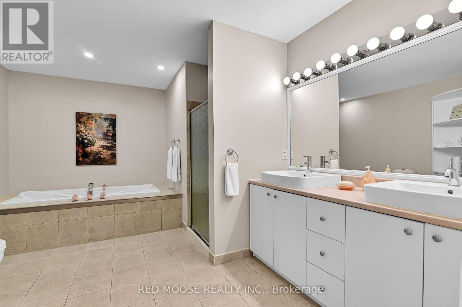 9859 RUSSELL ROAD Image 22