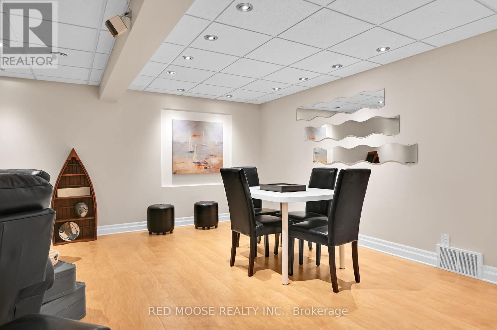 9859 RUSSELL ROAD Image 27