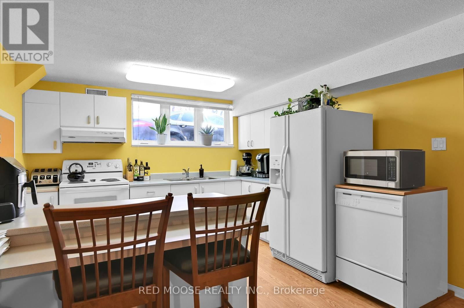 9859 RUSSELL ROAD Image 32
