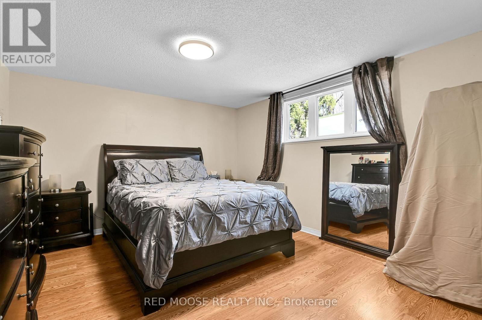 9859 RUSSELL ROAD Image 34
